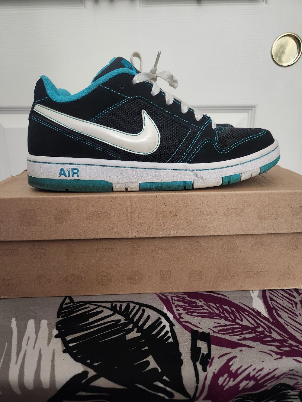 Nike Black & Teal Mesh Low-Top Sneakers - Picture 7 of 9